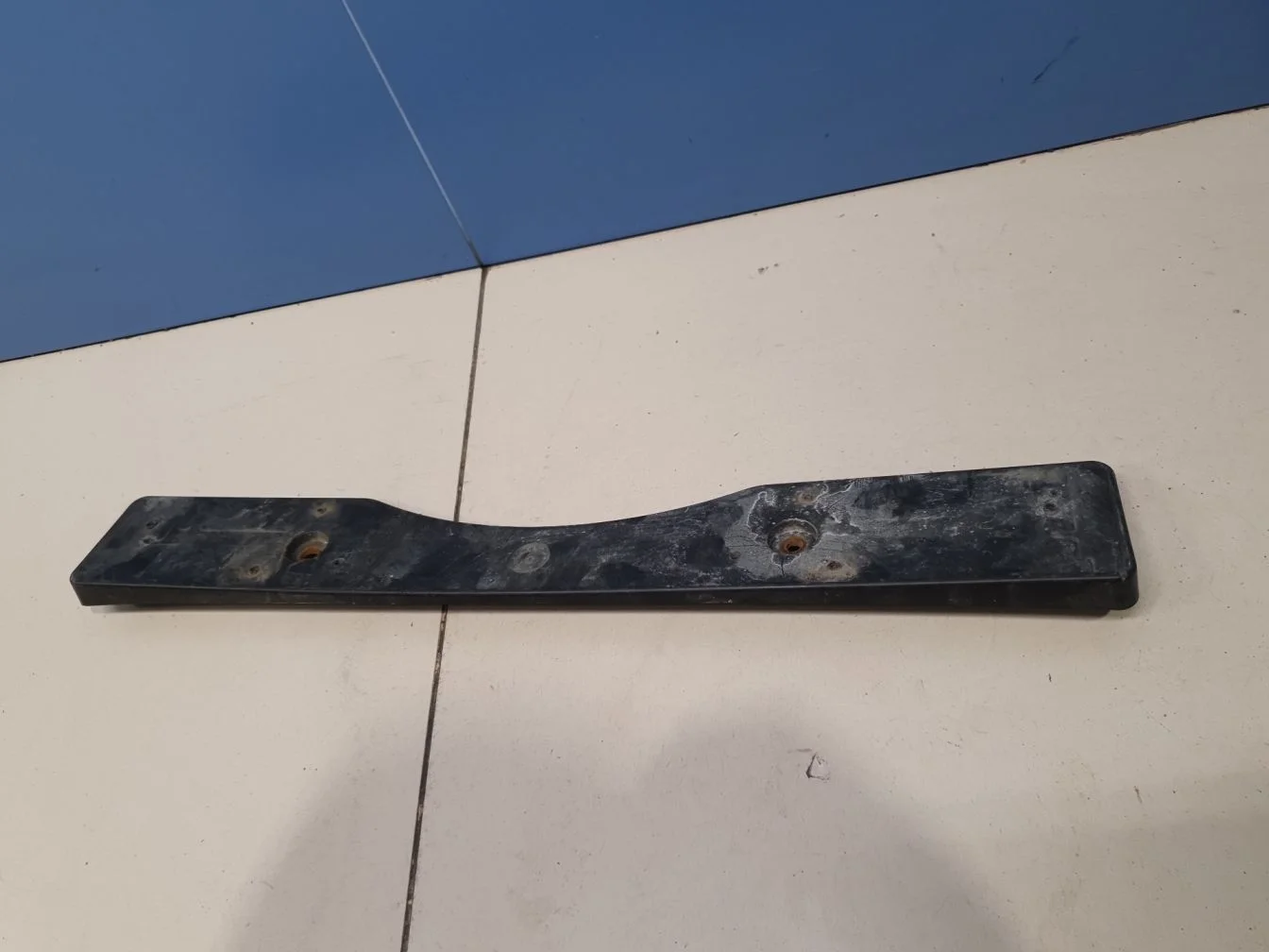 Накладка переднего бампера под номер для Toyota Camry XV50 2011-2017