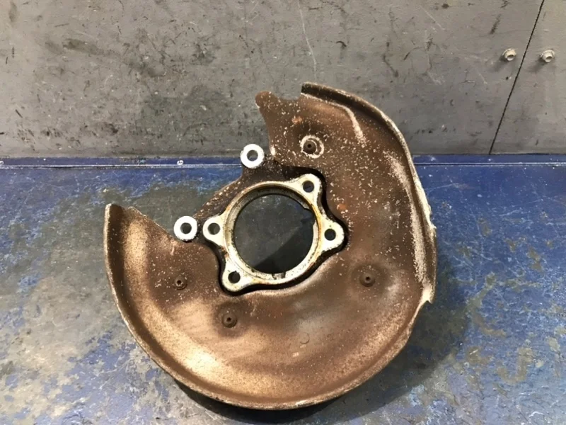 Кулак Audi Q5 дорест 8R