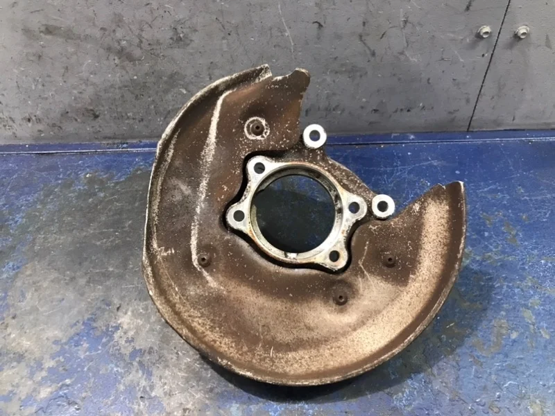 Кулак Audi Q5 дорест 8R