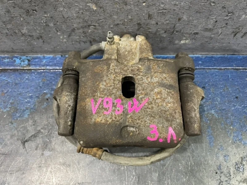 Суппорт Mitsubishi Pajero 3 V70