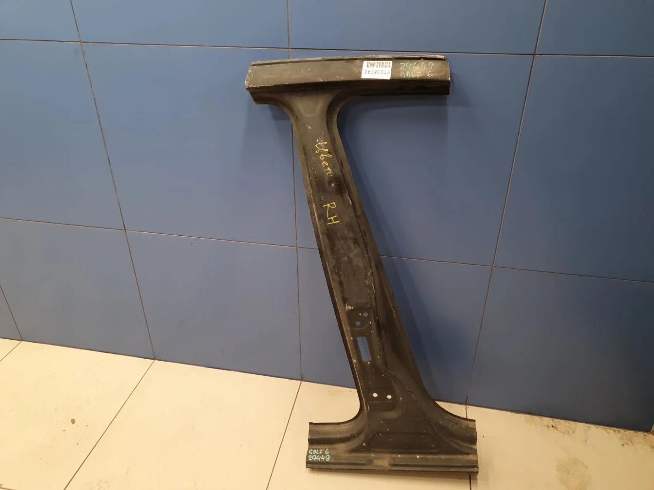 Стойка центральная правая для Volkswagen Golf 6 2009-2013