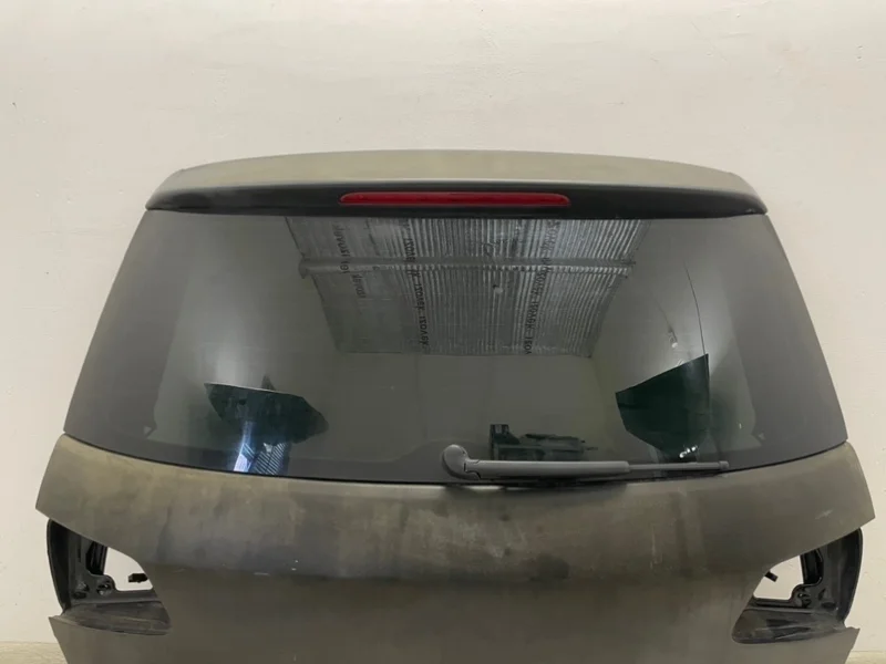 Стекло в крышку багажника VW Touareg 2 2010-2018 7P