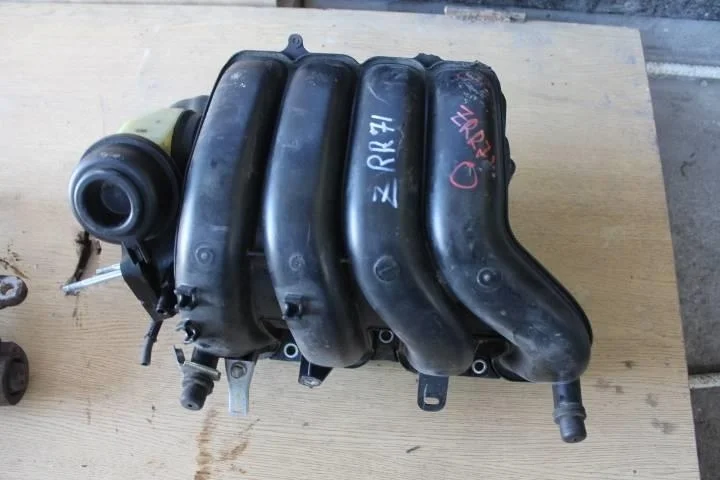 Б.у. коллектор впускной TOYOTA NOAH ZRR70 TOYOTA NOAH ZRR70