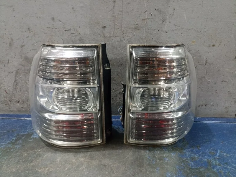 Фонари комплект Mitsubishi Pajero 4 V90