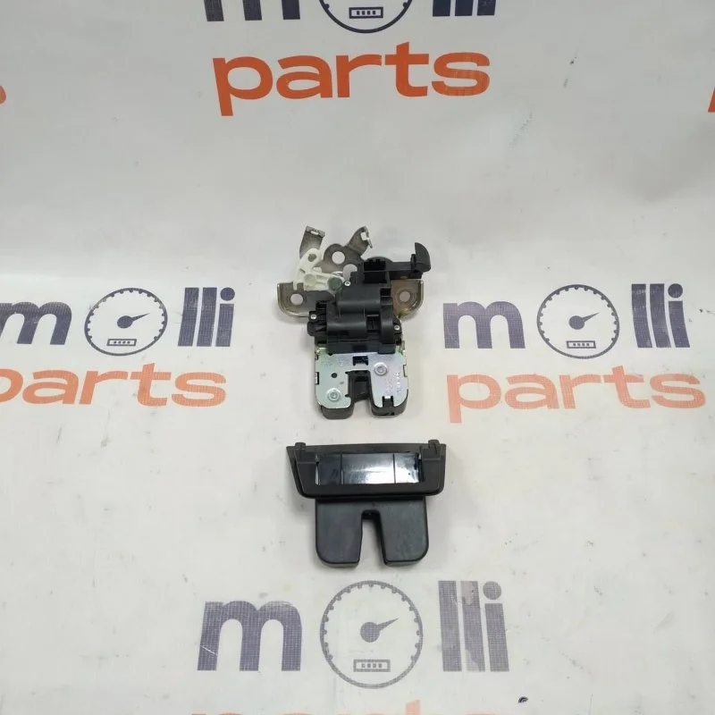 Замок багажника Audi Q3 2014 8U