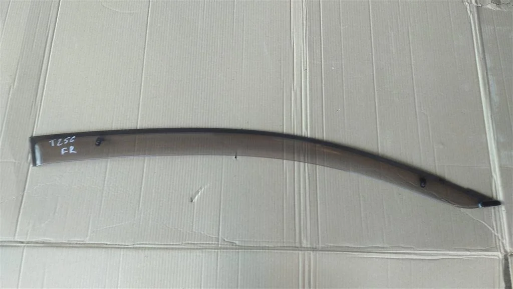 Б.у. ветровик на дверь TOYOTA AVENSIS AZT250 TOYOTA AVENSIS AZT250