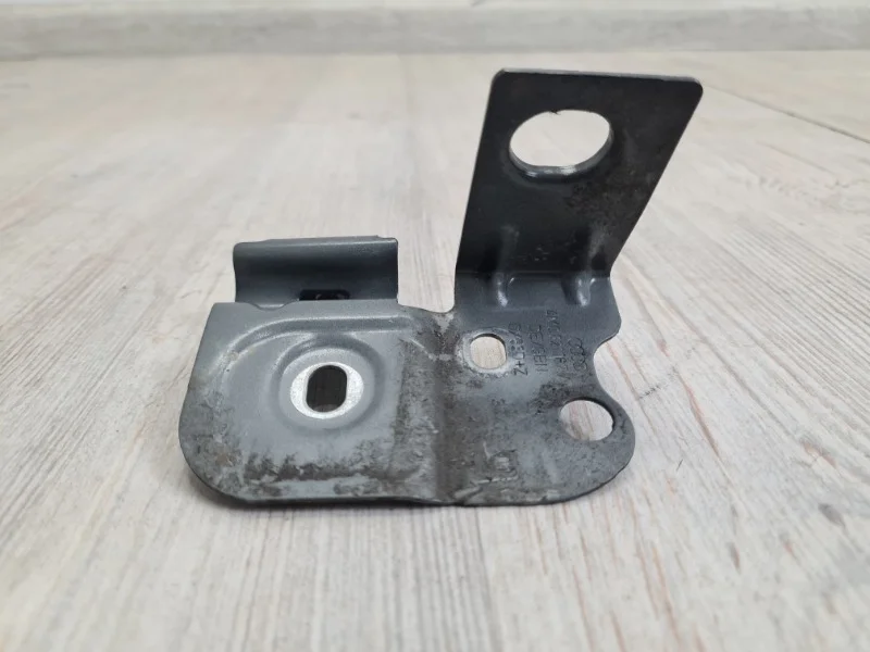 Крепление крыла Audi Q7 2015- 4M