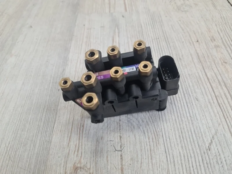 Блок клапанов пневмоподвески Audi Q7 2015- 4M
