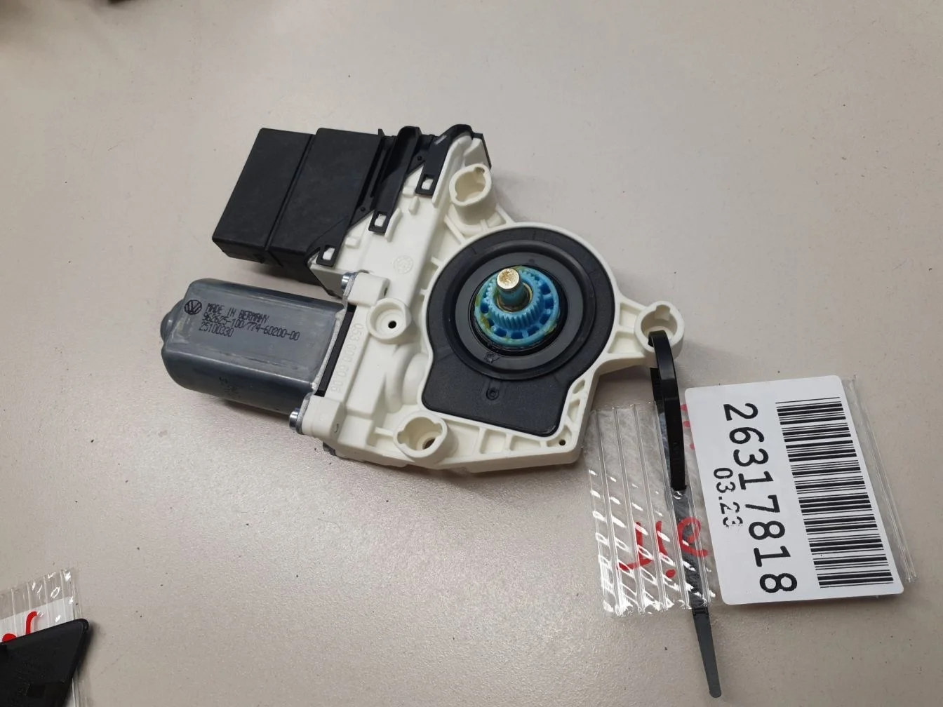 Моторчик стеклоподъёмника задний правый для Volkswagen Tiguan 2007-2016