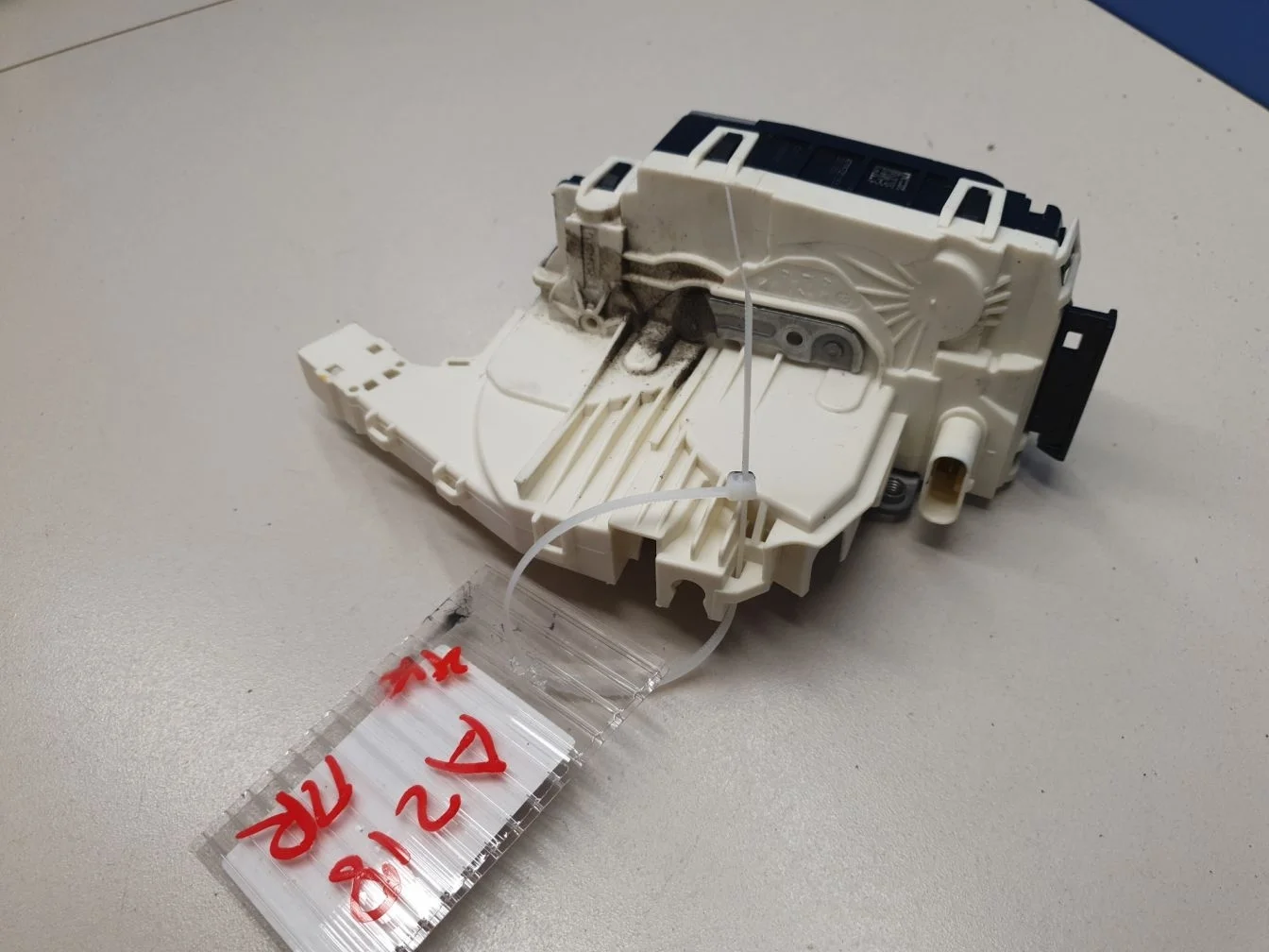 Замок двери передней правой для Mercedes CLS-klasse W218 2010-2017