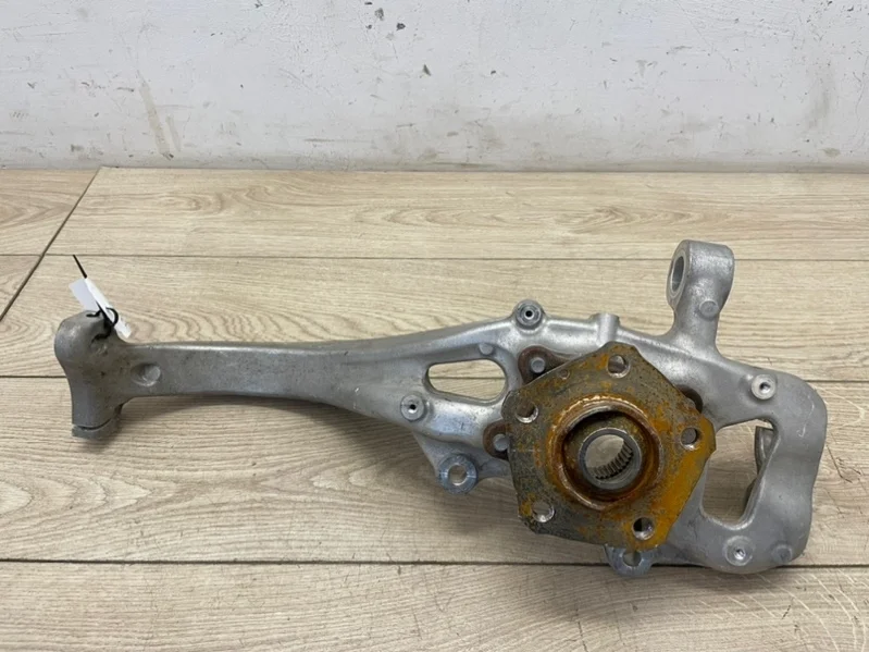 Кулак поворотный со ступицей Audi Q7 2015- 4M