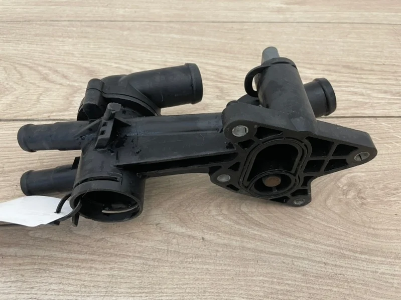 Корпус термостата VW Tiguan 2008-2018 5N