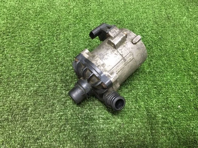 Дополнительная водяная помпа BMW 550iX 2011 F10