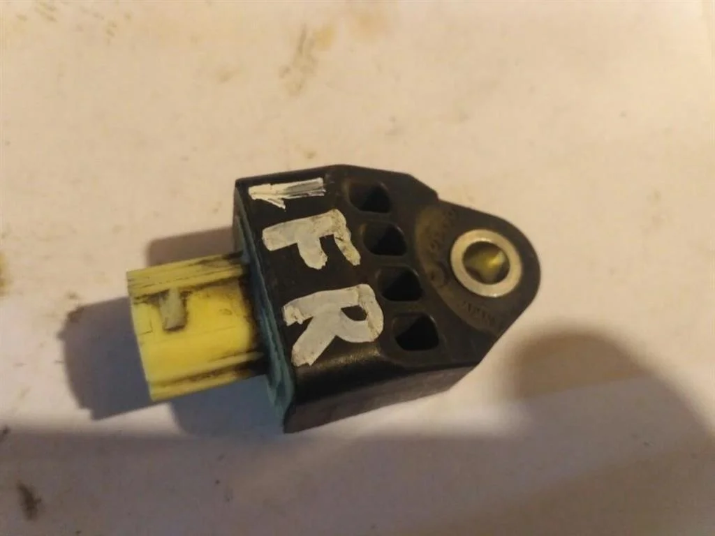 Б.у. датчик удара SUBARU LEGACY/ OUTBACK B14 SUBARU LEGACY/ OUTBACK B14