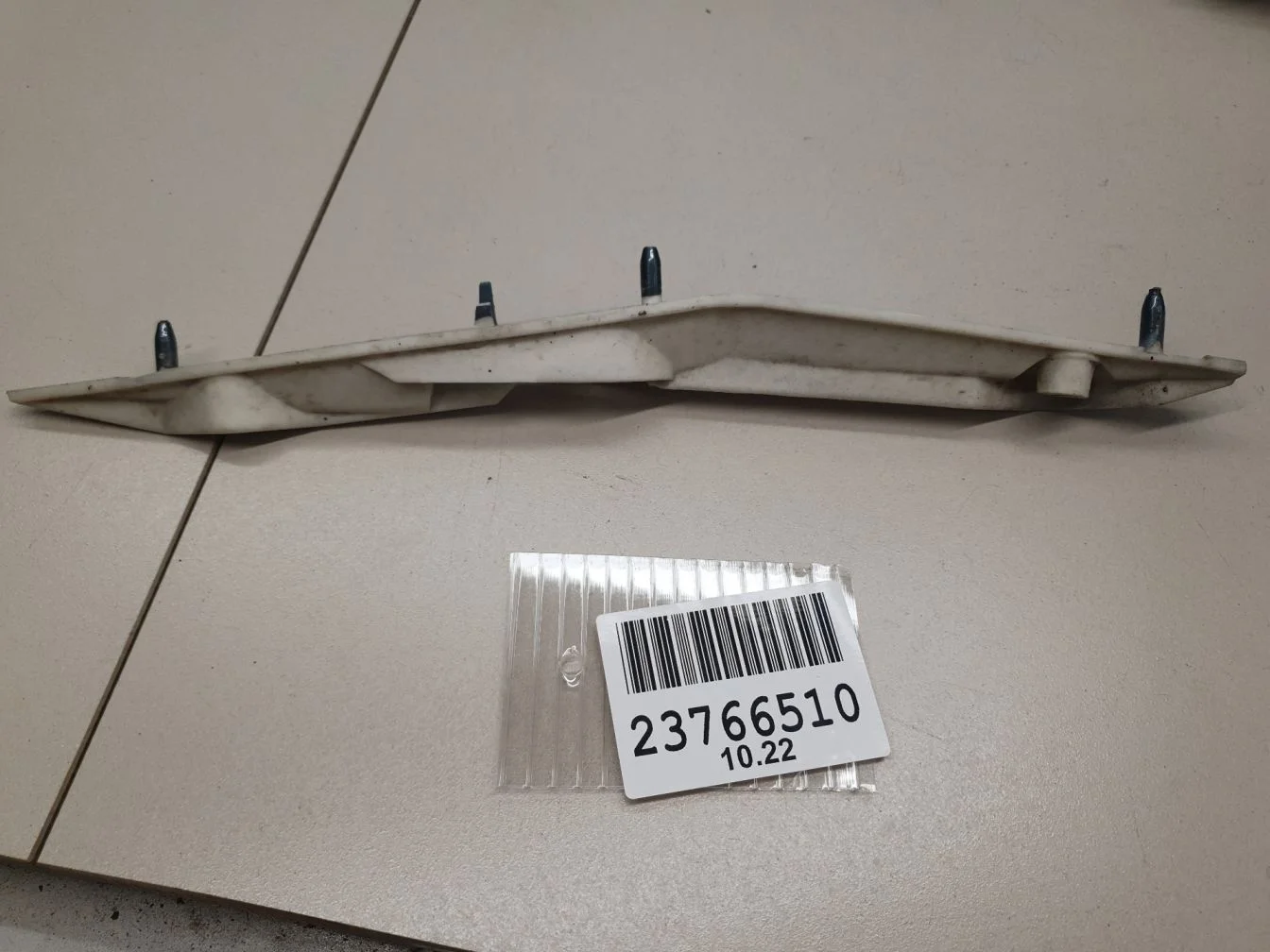 Направляющая переднего бампера левая для Ford Focus 1 1998-2005