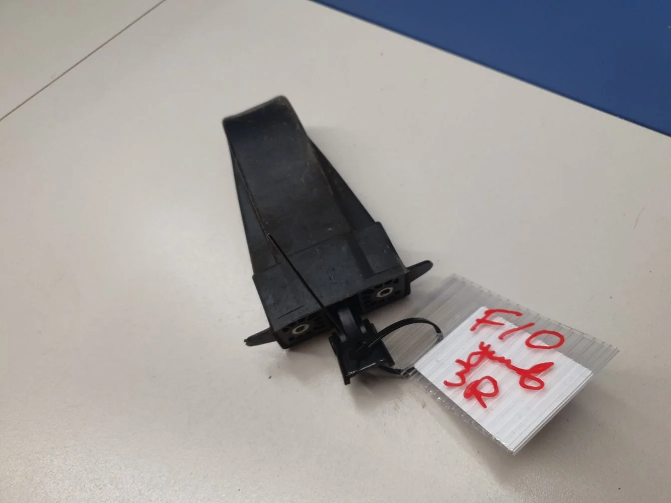 Ограничитель двери задней левой для BMW 5 F10 2009-2017