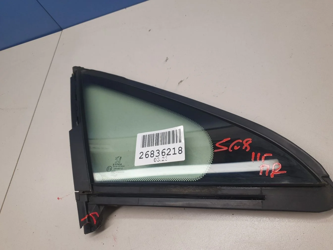 Стекло двери передней правой для Peugeot 508 2010-2018