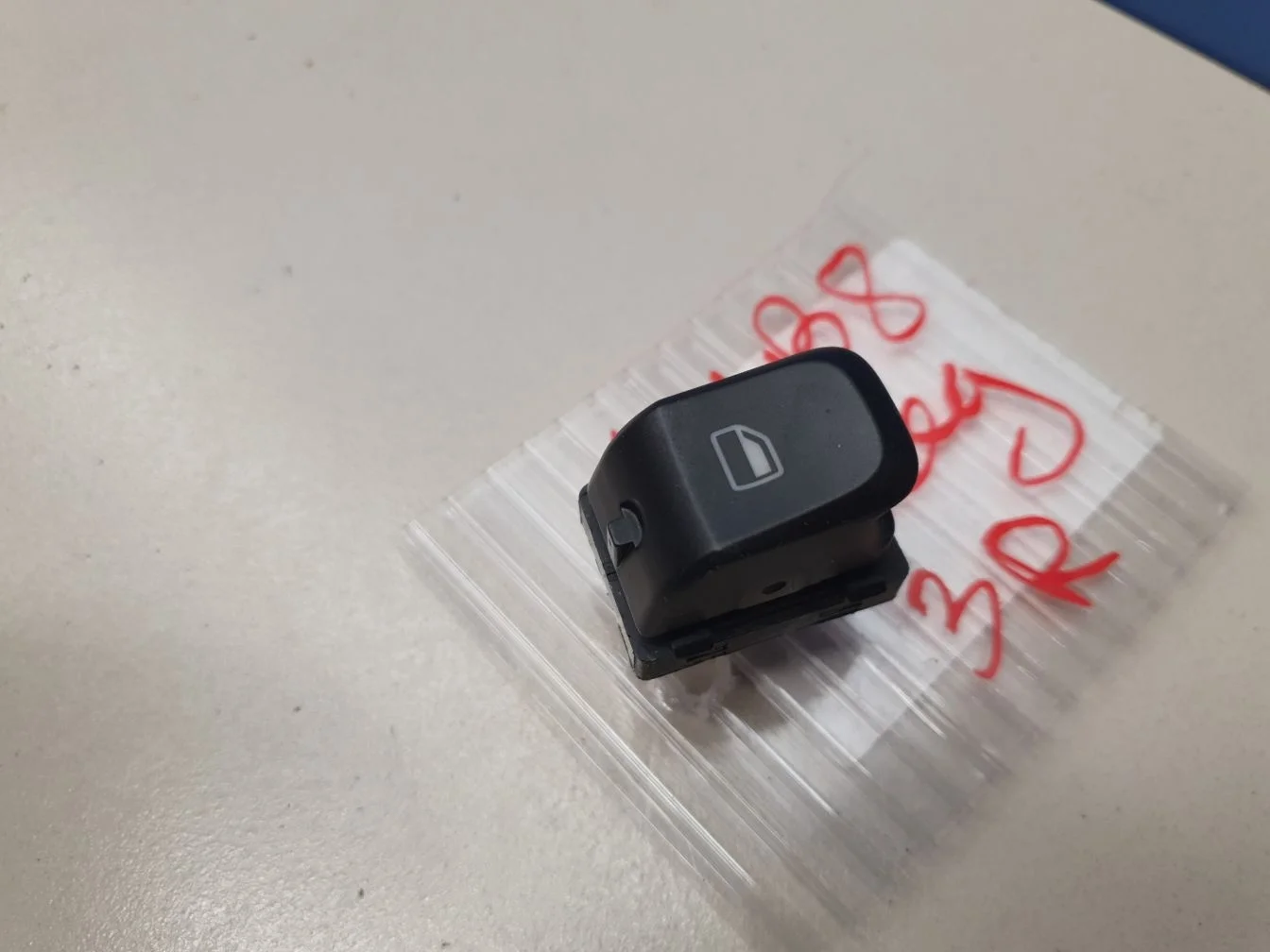Кнопка стеклоподъемника для Audi A4 B8 2007-2015