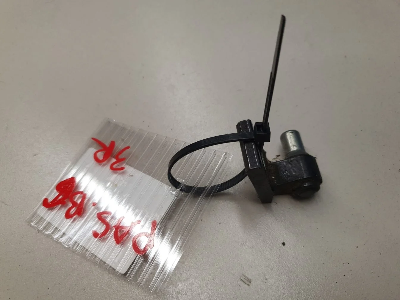 Петля двери задней правой нижняя для Volkswagen Passat B6 2005-2010