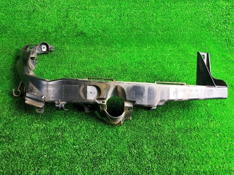 Кронштейн крепления фары BMW E90