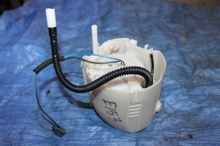 Б.у. насос топливный TOYOTA COROLLA ZRE151 TOYOTA COROLLA ZRE151