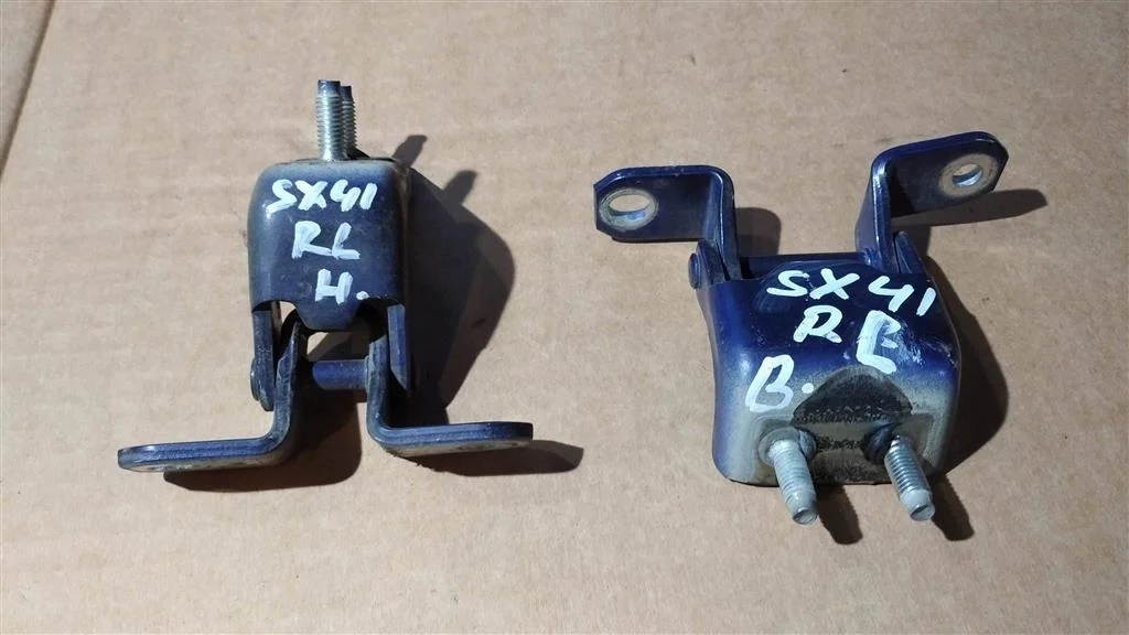 Б.у. петля двери SUZUKI SX4 YA11S SUZUKI SX4 YA11S