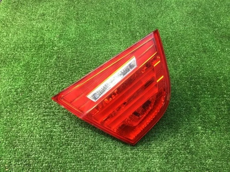 Фонарь в крышку багажника BMW E90