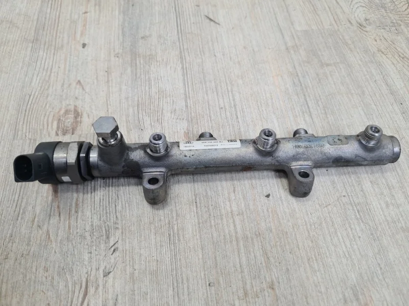 Клапан регулировки давления с рампой VW Touareg 2010-2012 7P