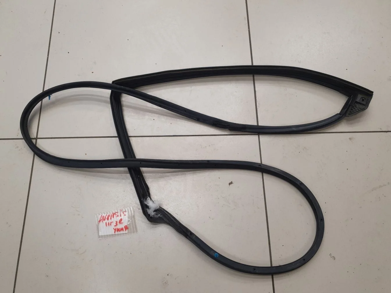 Уплотнитель двери задней правой для Toyota Avensis T27 2008-2018