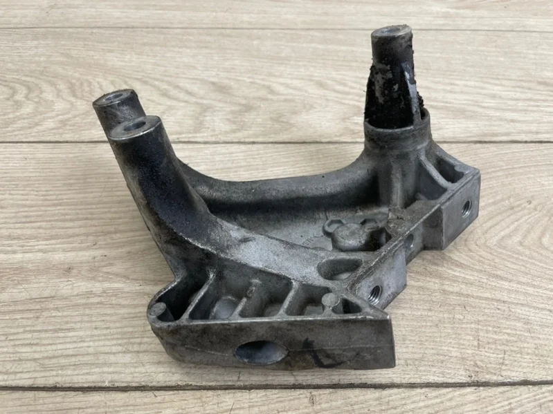 Опора для двигателя VW Passat B8 2016 3G