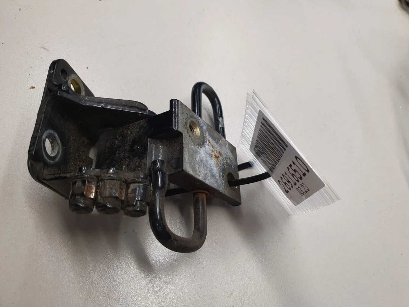 Петля двери передней левой нижняя для Audi A6 C6 2004-2011