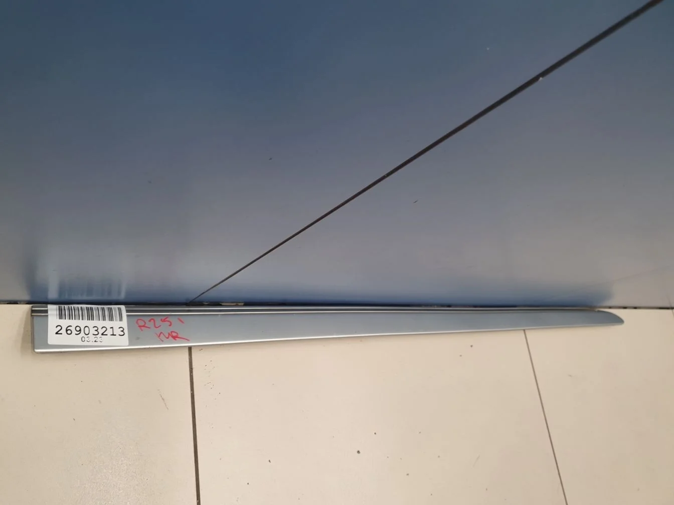 Молдинг двери правый передний для Mercedes R-klasse W251 2005-2017