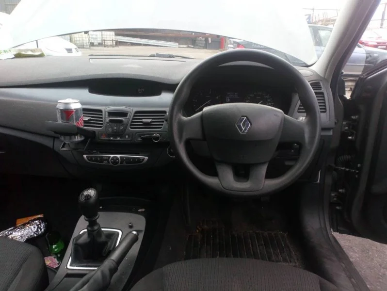Продажа Renault Laguna 1.5D (110Hp) (K9K 782) FWD MT по запчастям
