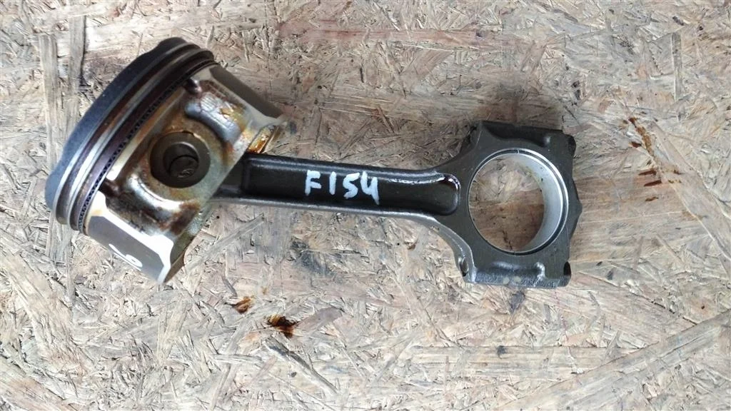 Б.у. шатун NISSAN JUKE F15E NISSAN JUKE F15E