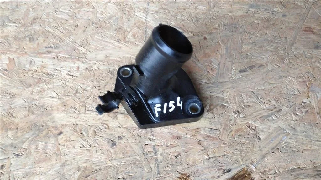 Б.у. крышка термостата NISSAN JUKE F15E NISSAN JUKE F15E