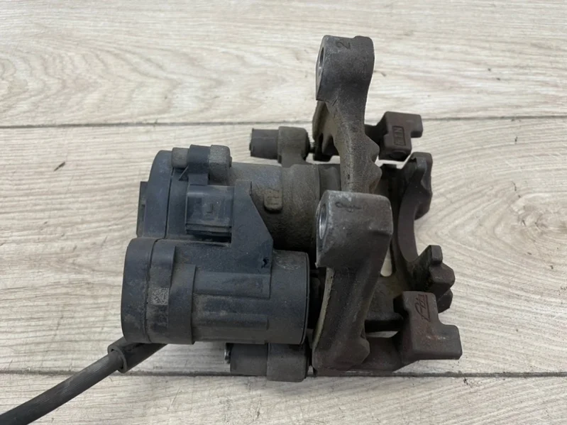 Суппорт тормозной VW Passat B8 2016 3G