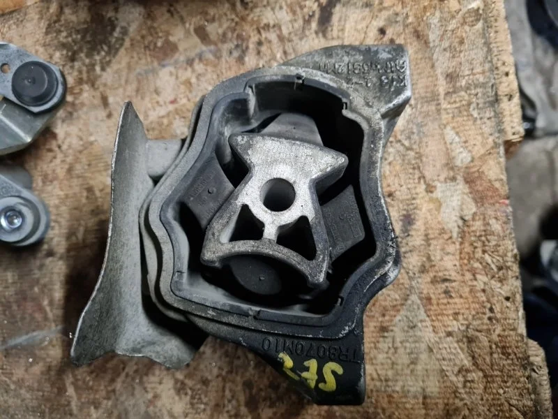 Опора двс Volvo s80 2009 P3