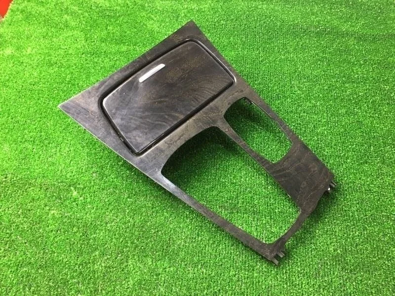 Декоративная накладка BMW F02