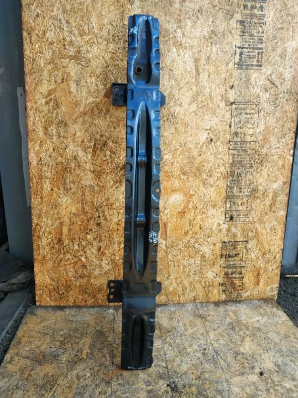 Усилитель бампера BMW E90