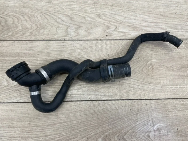 Шланг охлаждающей жидкости VW Touareg 2 2010-2018 7P