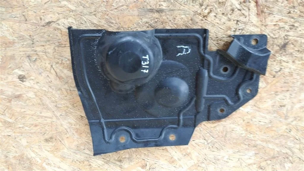 Б.у. пыльник двигателя NISSAN X-TRAIL T31 NISSAN X-TRAIL T31