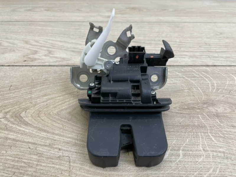 Замок багажника Audi Q7 2010-2015 4L