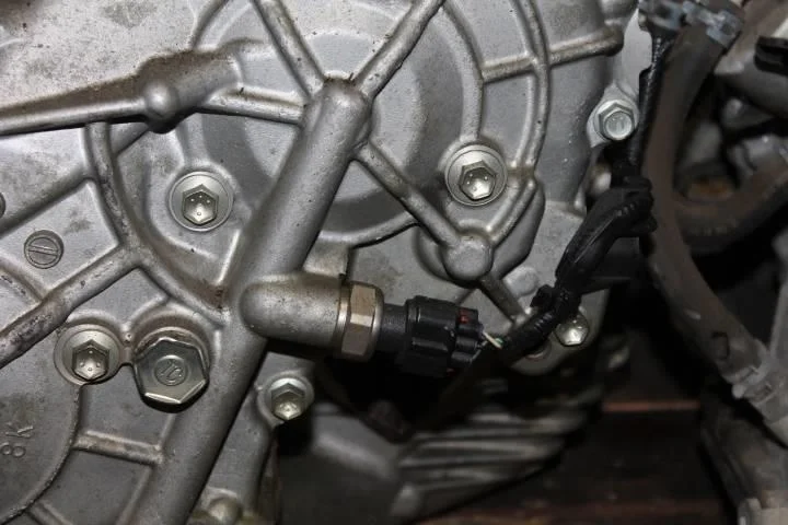 Б.у. датчик давления масла TOYOTA ESTIMA ACR50 TOYOTA ESTIMA ACR50