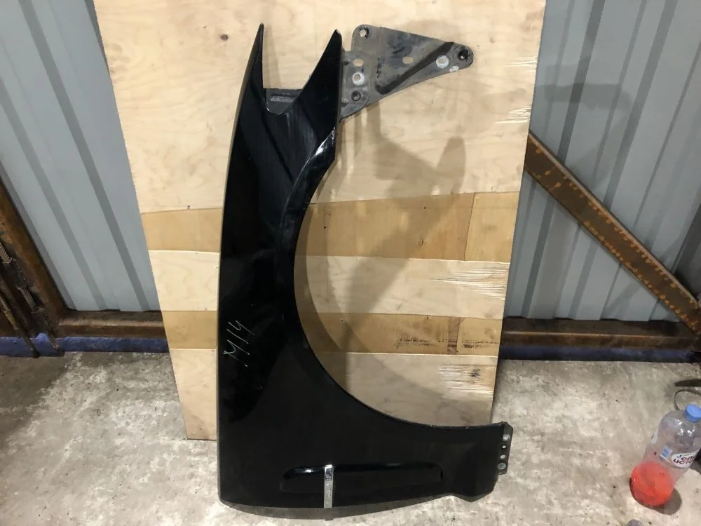 крыло переднее правое черное jaguar XF дорестаил