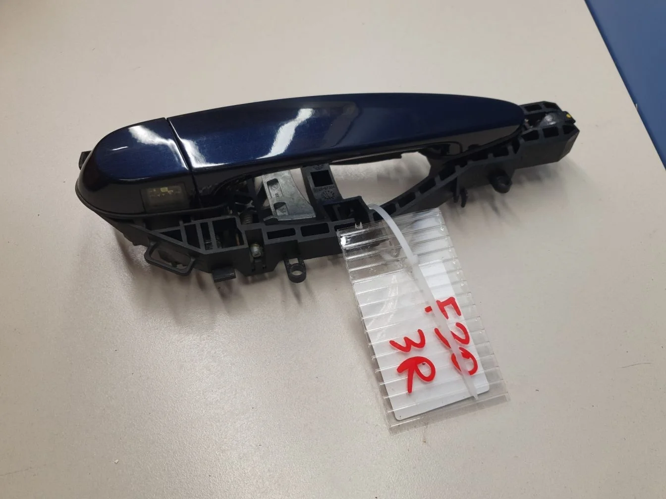 Ручка двери наружная правая для BMW 3 F30 2011-2018