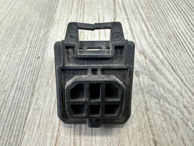 Кронштейн крепления фары Audi Q7 2015-2020 4M