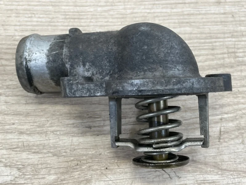 Корпус термостата VW Touareg 2003-2010 7L