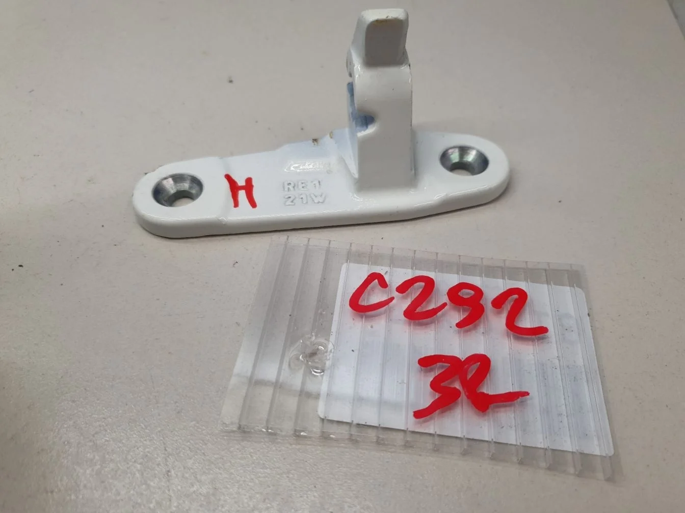 Петля двери задней левой нижняя для Mercedes GLE-klasse C292 Coupe 2015-2019