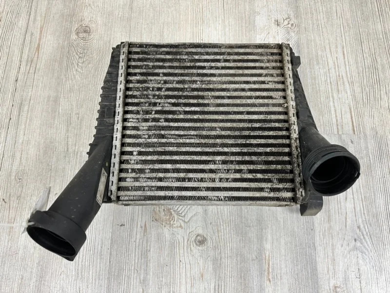Радиатор интеркулера VW Touareg 2 2010-2018 7P