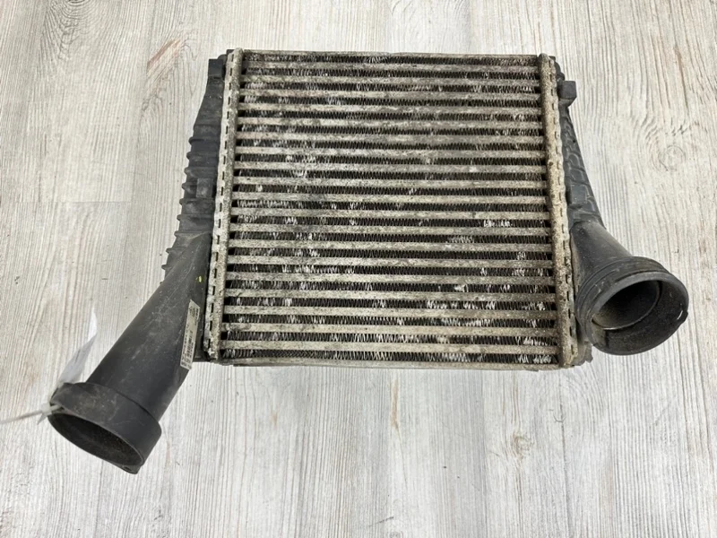 Радиатор интеркулера VW Touareg 2 2010-2018 7P